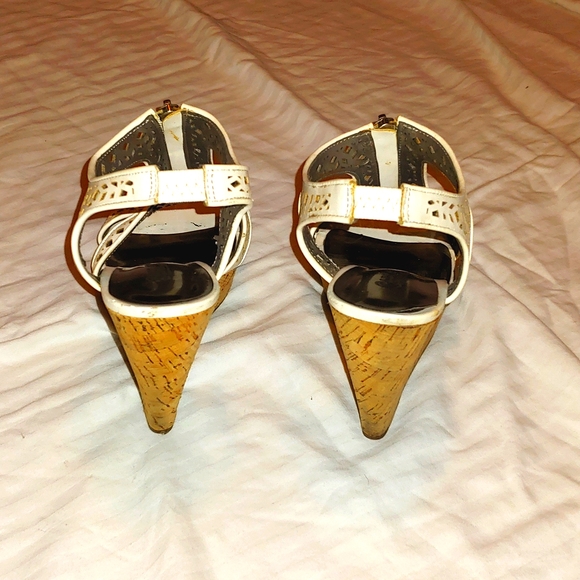 CARLOS WEDGES * 9.5 * WHITE/TAN * 5" HEEL - Picture 5 of 10